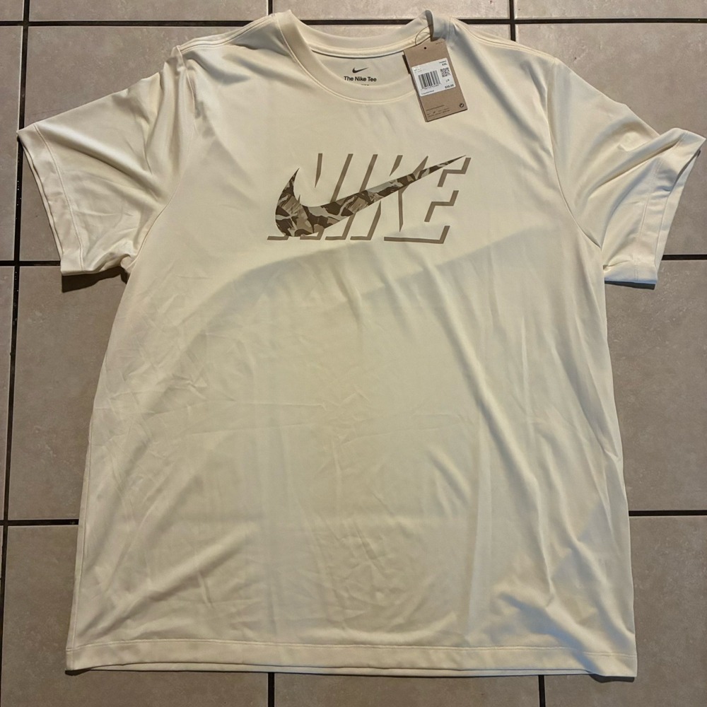 NWT Nike Men's 2XL Beige Short Sleeve Graphic T-Shirt